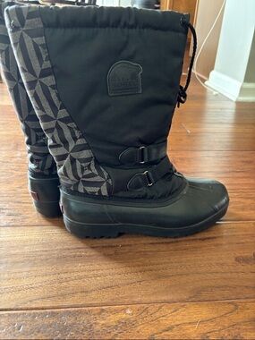 Sorel Black Womens Snow Boots with Geometric Gray Accent. Size 10. Like New.